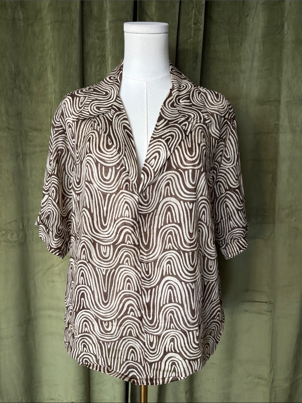 Relaxed V-Neck Swirl Print Blouse in Brown & Cream
